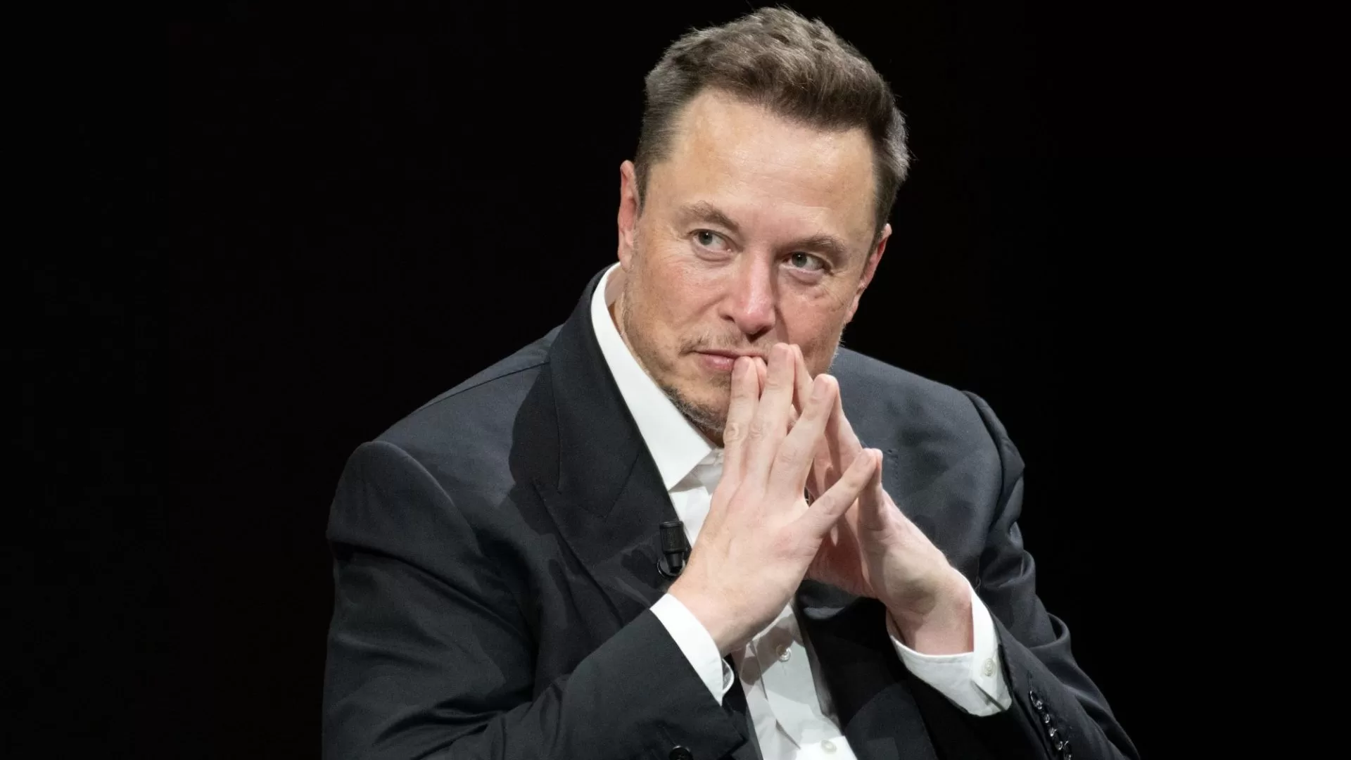 IA de Elon Musk “Prende” Bolsonaro e Elogia Lula: Golpe Digital em Andamento?