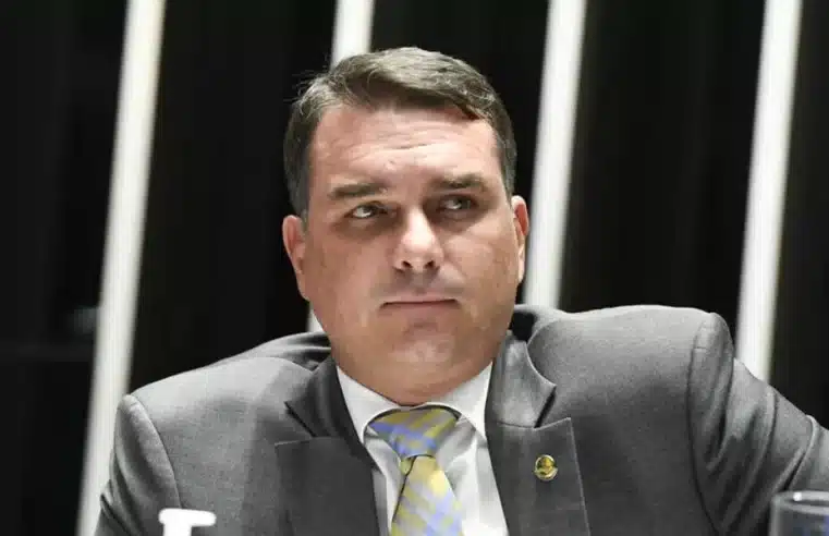Flávio Bolsonaro ataca Gonet e sugere sanções dos EUA contra o PGR