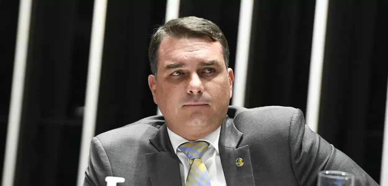 Flávio Bolsonaro ataca Gonet e sugere sanções dos EUA contra o PGR