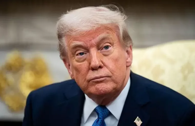 Trump em Jogo Duplo: Tenta Reatar com China Enquanto Mantém Tarifas que Estrangulam a Economia Global