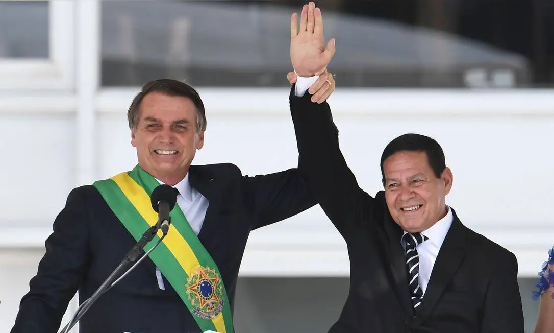 Mourão afirma que “Bolsonaro estava pronto para entregar comando a Lula”