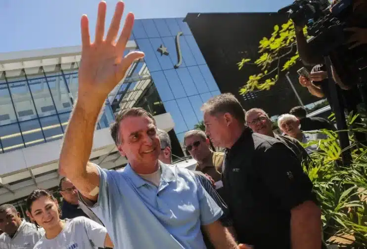 Saúde Frágil, golpe forte: Bolsonaro usa convalescença para mobilizar ato pró-anistia a golpistas