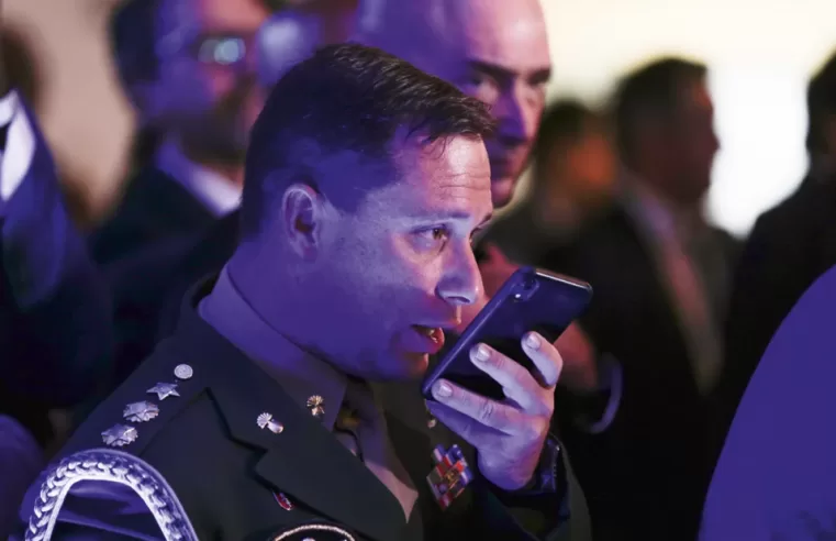 “Apaga tudo”: as mensagens no celular de Mauro Cid que a PF não mostrou