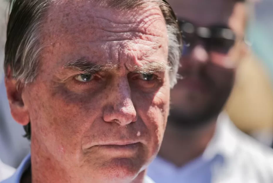Bolsonaro admite fraudes no INSS durante sua gestão: confissão ou cortina de fumaça?