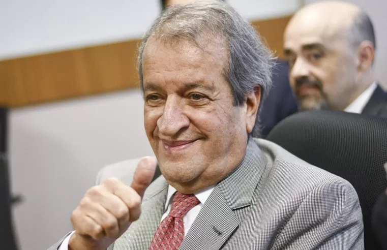 Eduardo Bolsonaro reclama de falta de apoio financeiro do PL durante estadia nos EUA; Valdemar Costa Neto responde