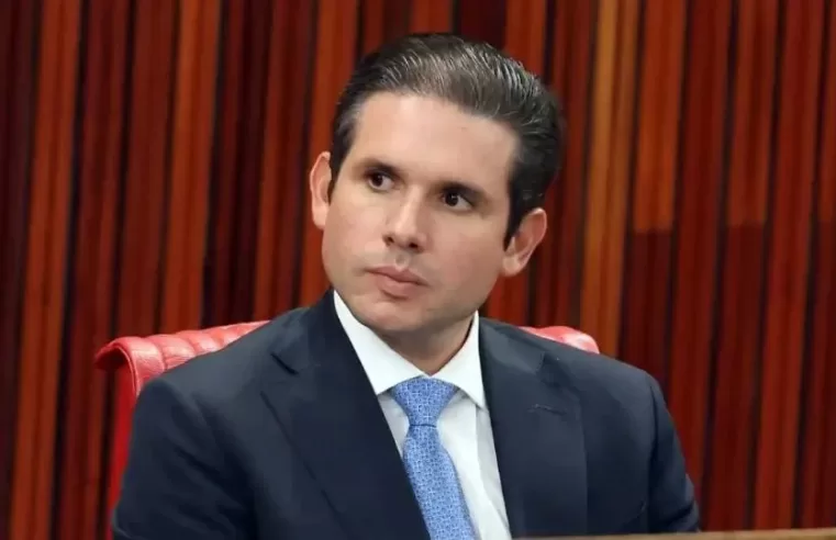 Hugo Motta adota postura bolsonarista e desafia o STF