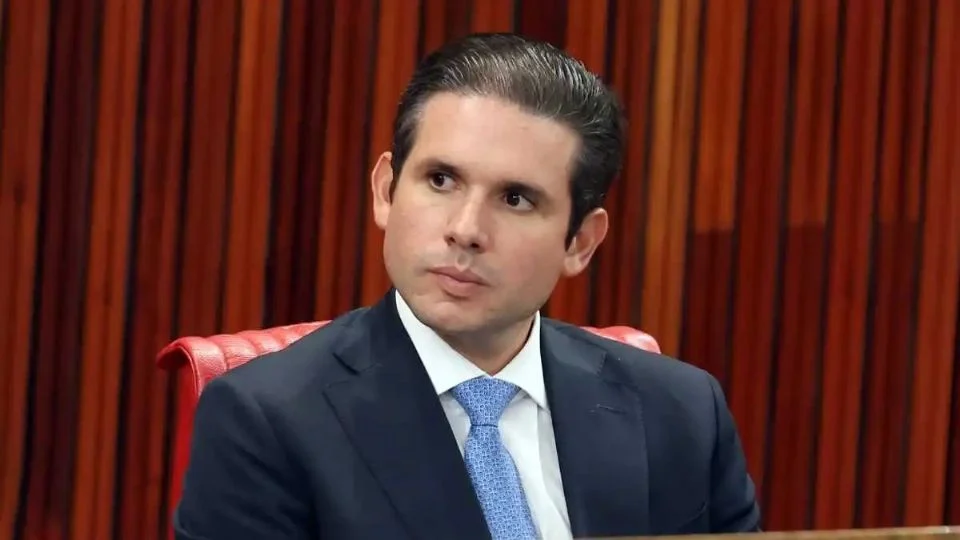 Hugo Motta adota postura bolsonarista e desafia o STF