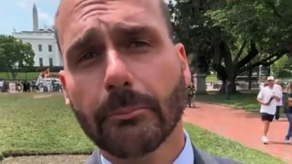 Eduardo Bolsonaro entra em desespero após OEA desmontar fake news sobre censura no Brasil