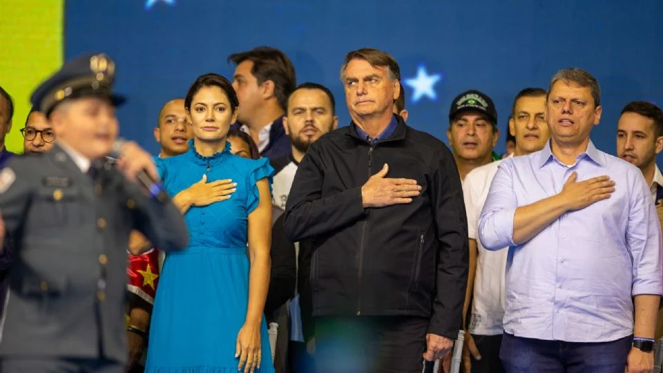 Michelle ameniza radicalismo evangélico para pavimentar caminho à Presidência