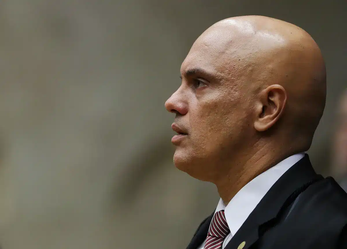 Advogados golpistas lançam IA contra Moraes — soco na soberania do STF