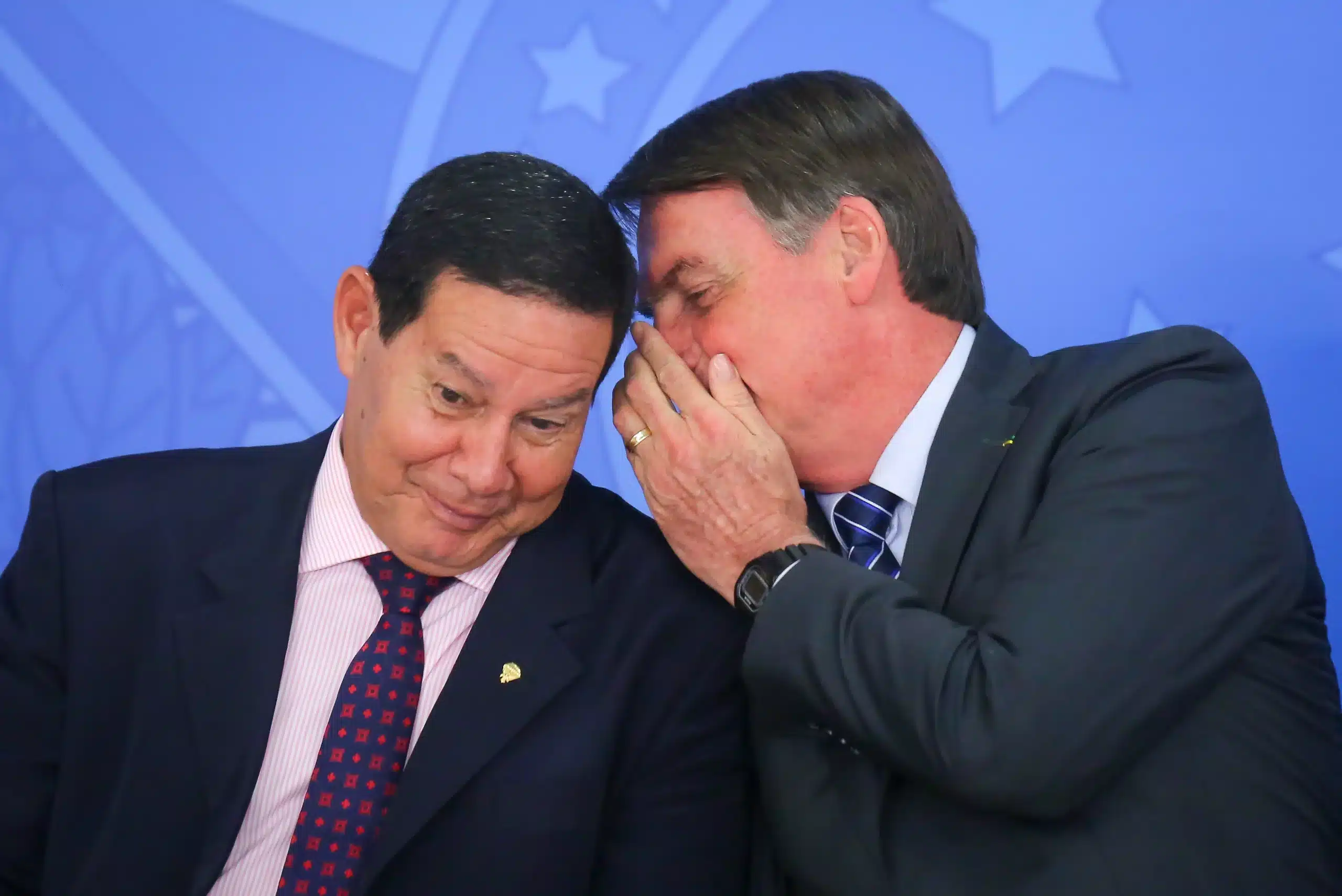 Bolsonaro liga para Mourão antes de depoimento ao STF e levanta suspeitas de obstrução de Justiça