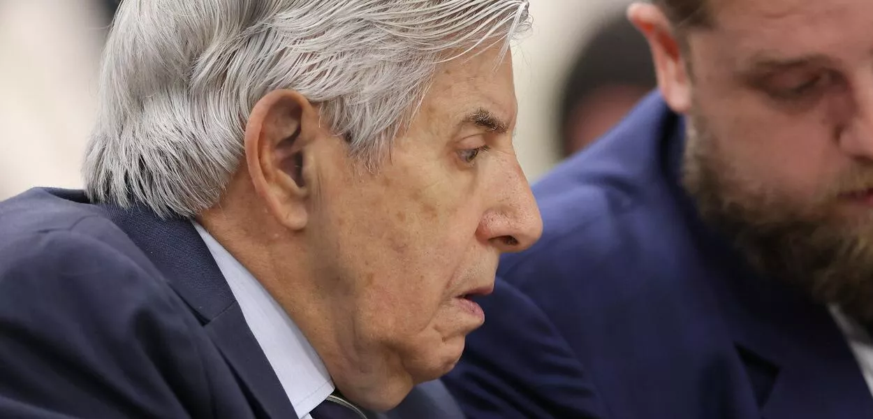 Heleno adota silêncio parcial no STF e evita responder a relator e acusação