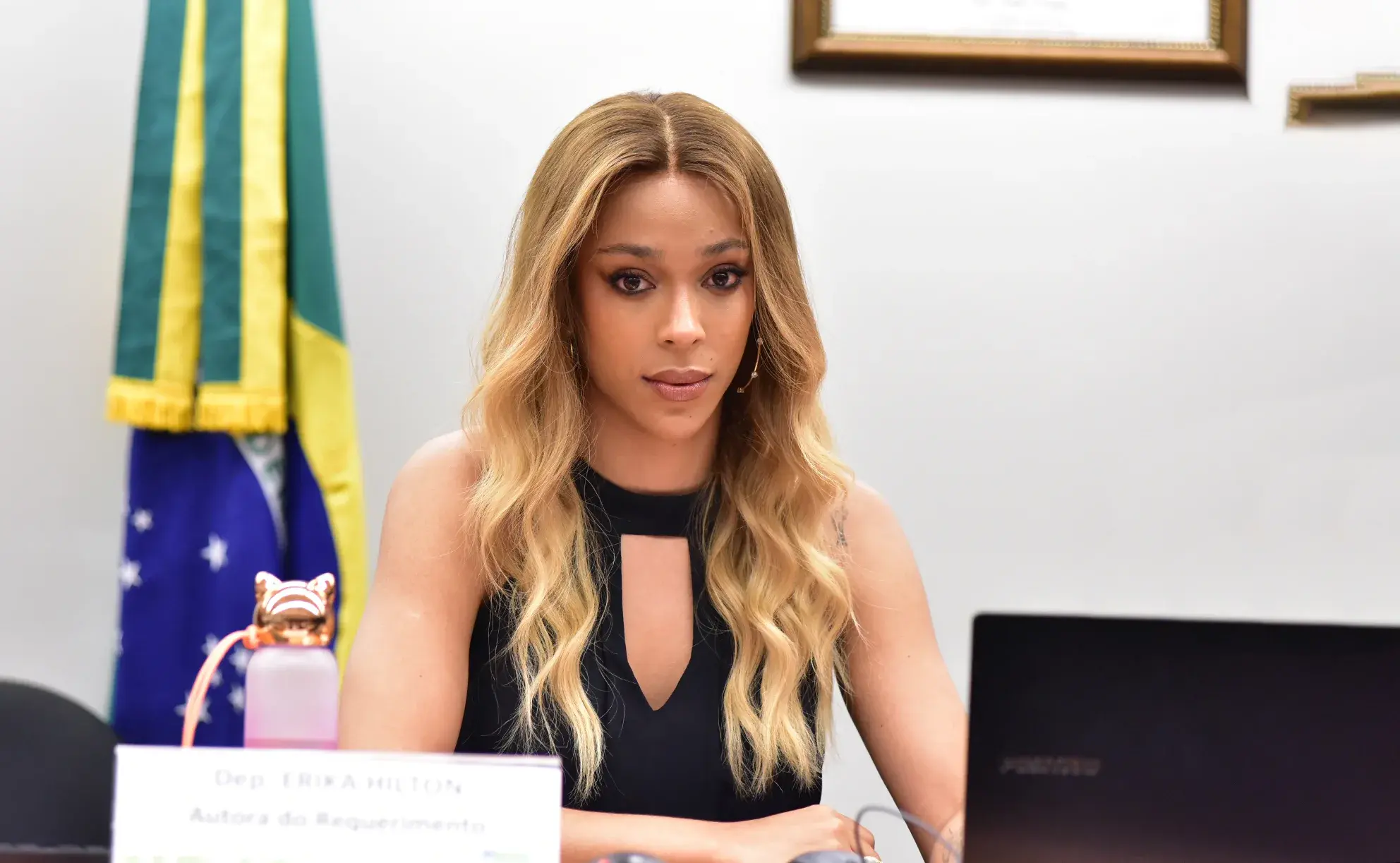 Conselho de Erika Hilton a Oruam divide opiniões entre esquerda e direita
