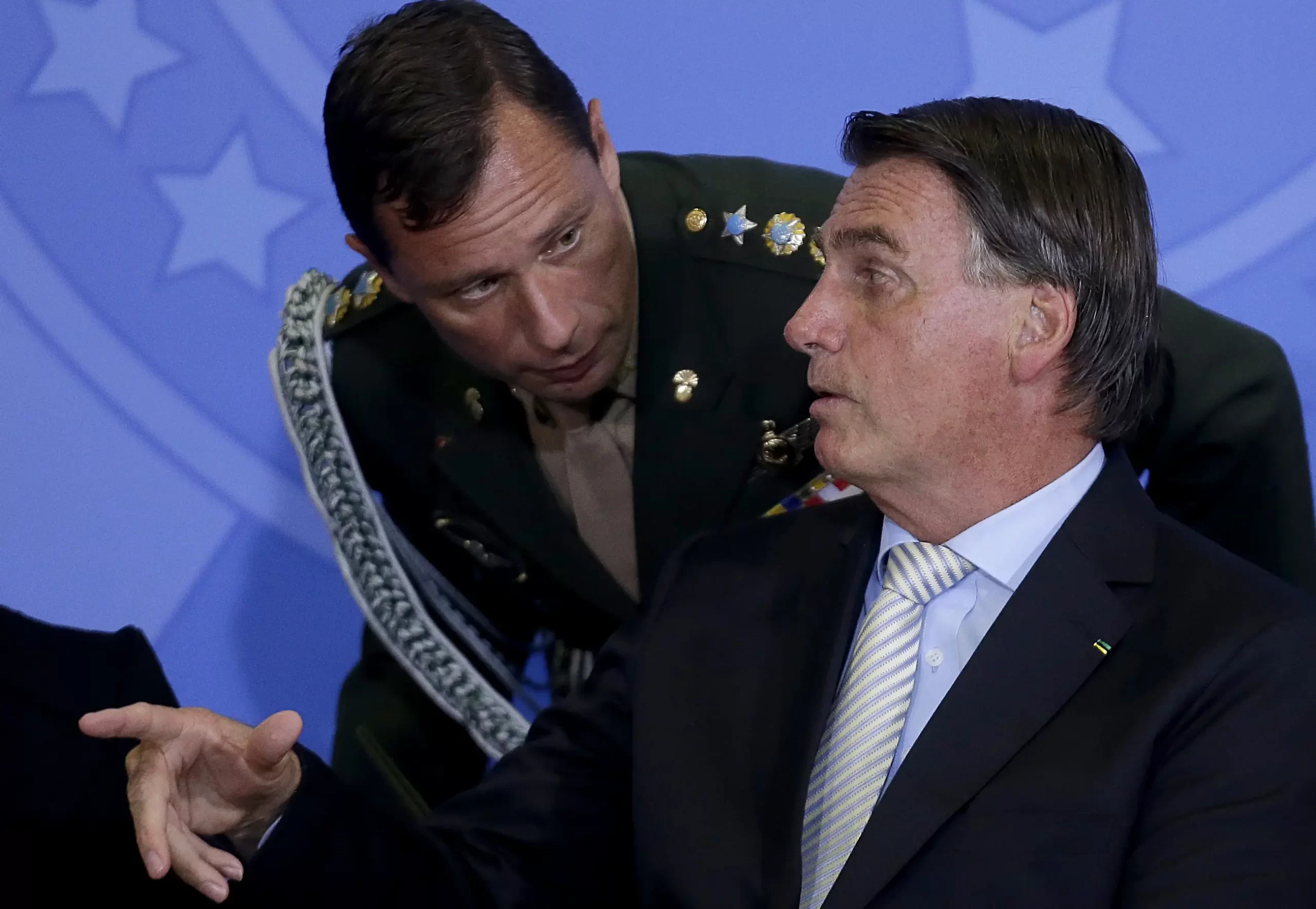 Bolsonaro pede anulação da delação de Cid após revelação de mensagens comprometedores