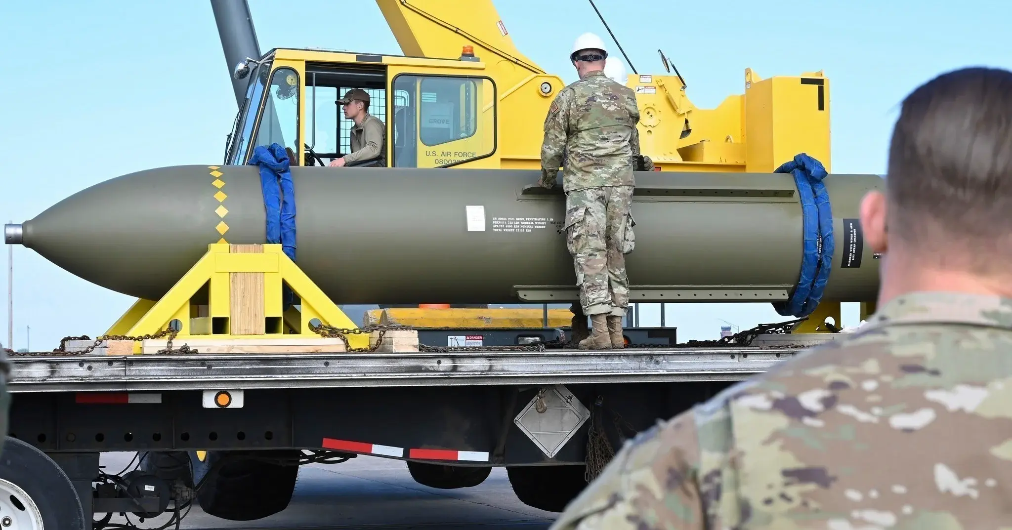 “Superbomba” americana é alvo de súplica de Israel contra bunker do Irã