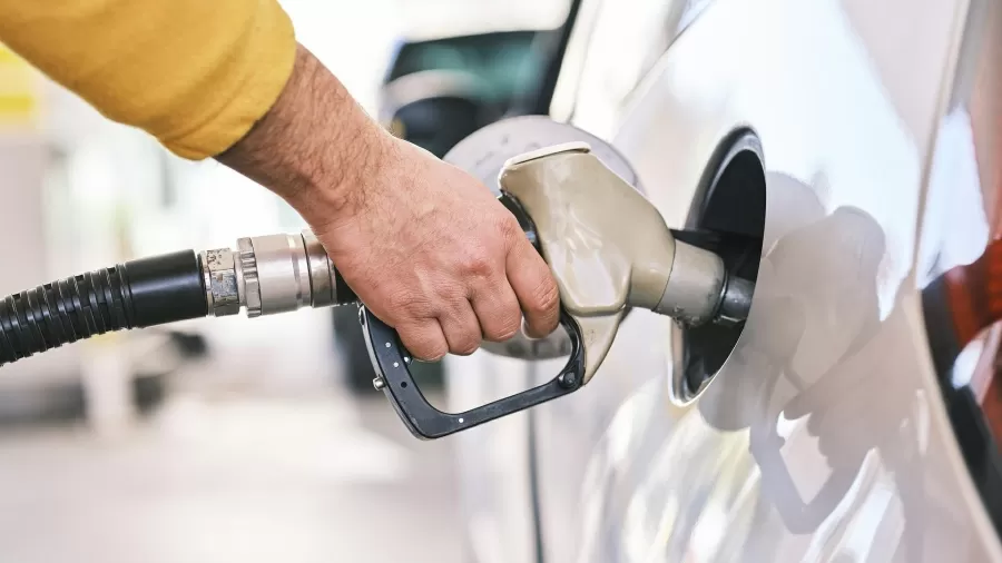 Petrobras reduz preço da gasolina em 5,6%: alívio real ou ilusão no bolso do brasileiro?